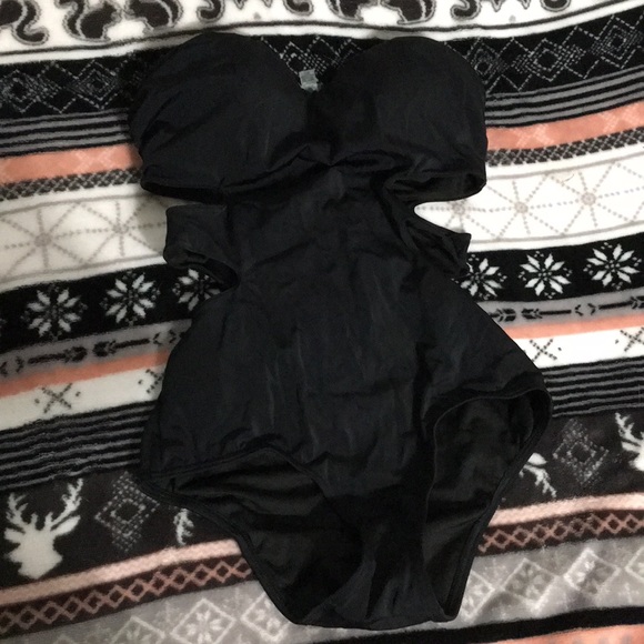 Victoria’s Secret one piece swimsuit - Picture 4 of 5